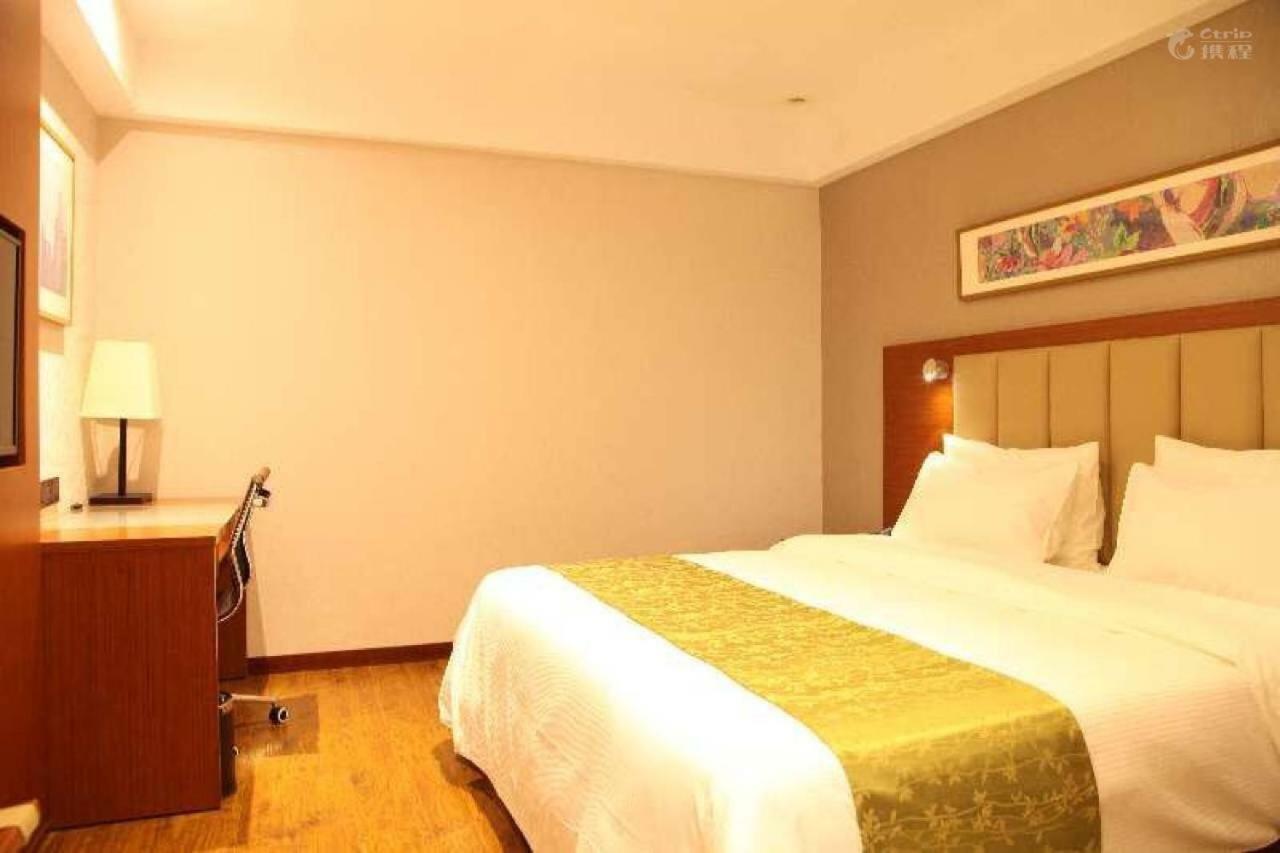 Yitel Hongqiao Hub Linkong Zone Hotel