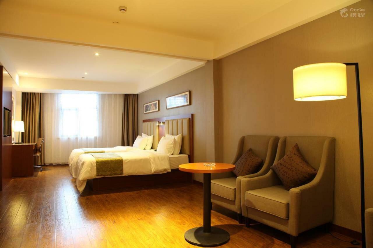Hotel Yitel Hongqiao Hub Linkong Zone 4*