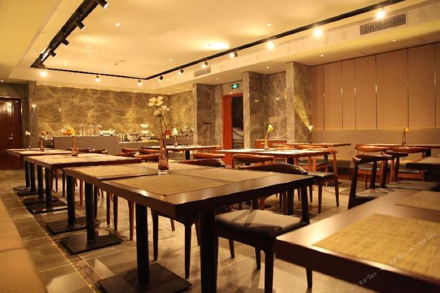 Hotel Yitel Hongqiao Hub Linkong Zone 4*